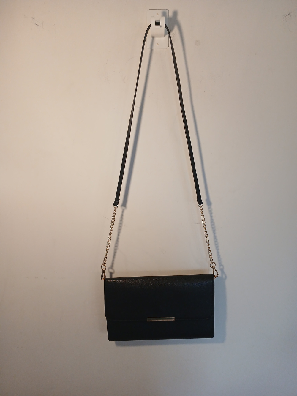 H&M Black Crossbody Bag with Gold Chain Detail - Picture 8 of 11